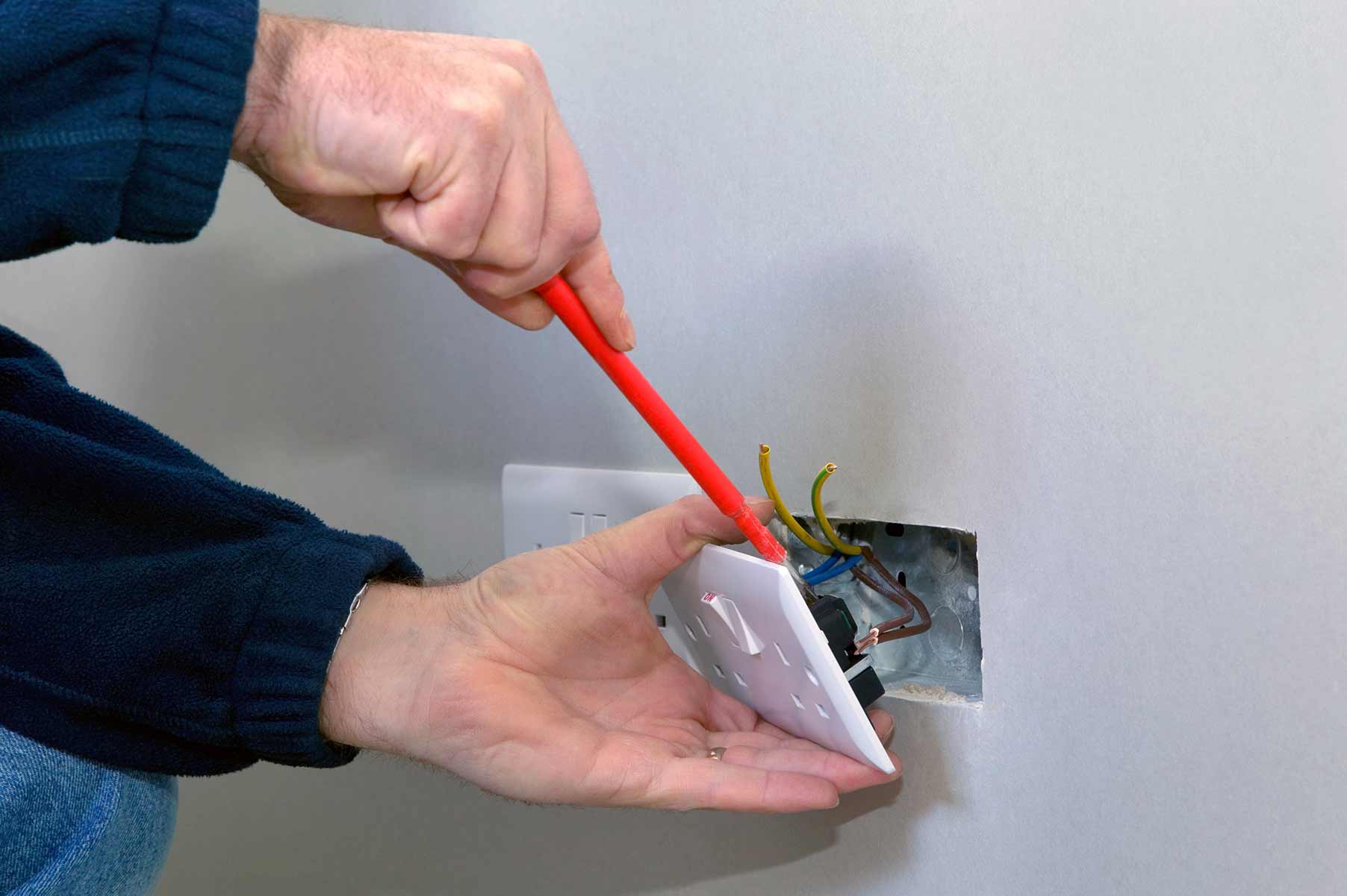 Our electricians can install plug sockets for domestic and commercial proeprties in Swindon and the local area. 